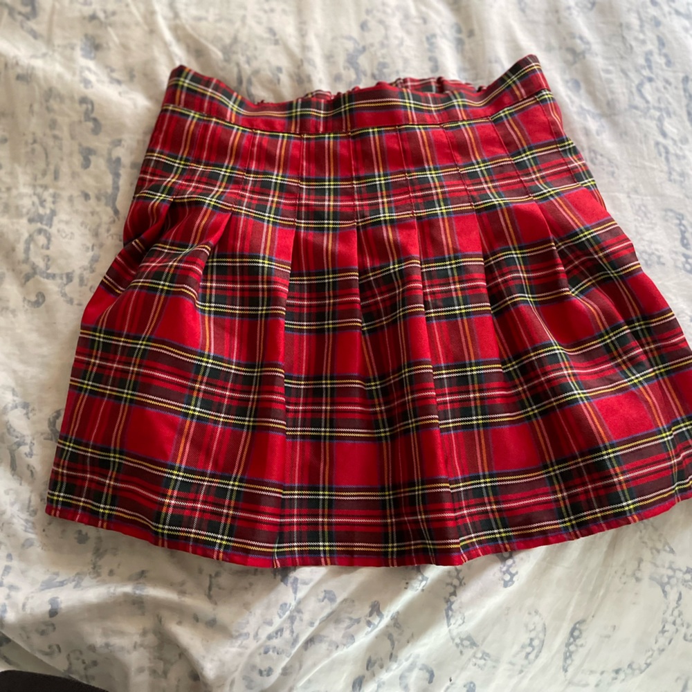Red plaid pleated skirt